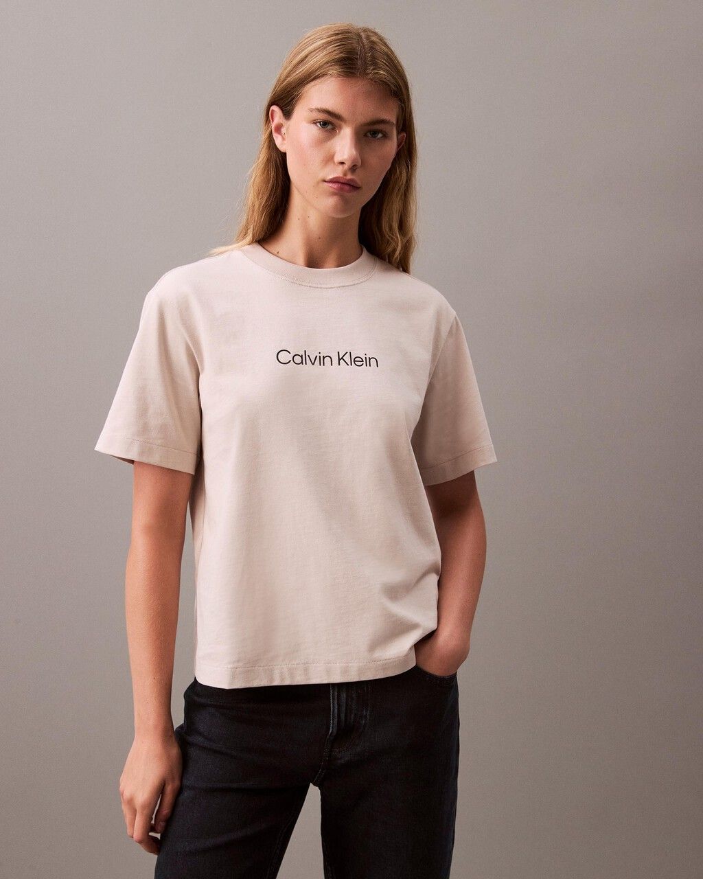 Áo thun nữ tay ngắn - Phong cách năng động và thời trang cho phái đẹp