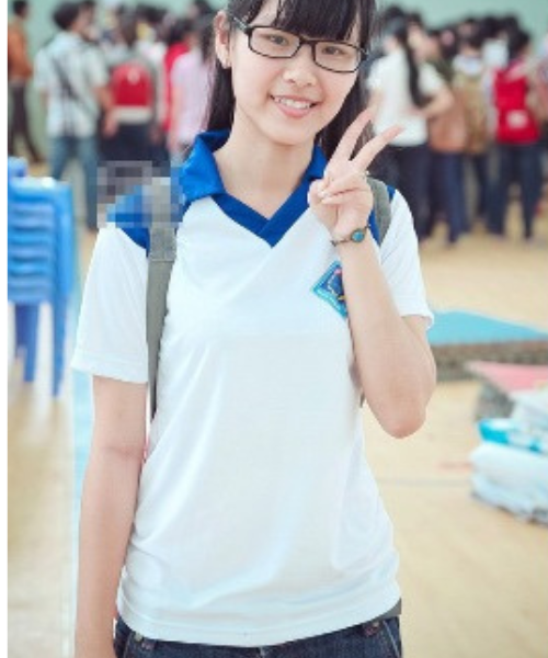 mẫu áo đại học cổ tim