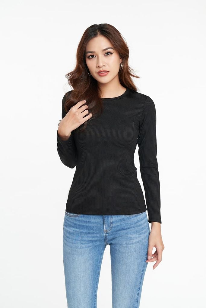 Xu hướng áo thun nữ tay dài 2023: Thoải mái và phong cách