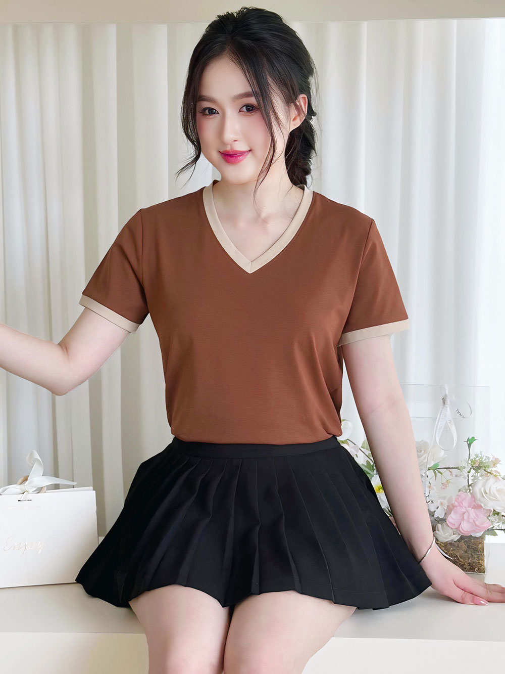 Áo Phông Cổ Tim Nữ Thời Trang Thanh Lịch Năng Động